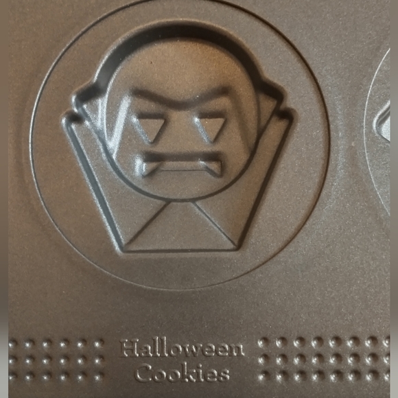 Sweet Creations Halloween Cookies Metal Baking Pan - Picture 6 of 7